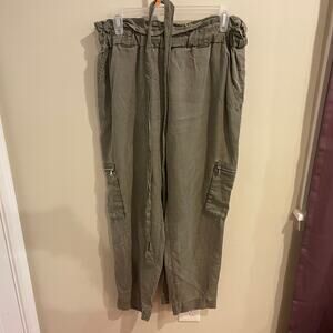 Express Extreme High Rise Paperbag Green Cargo Pants Size Medium